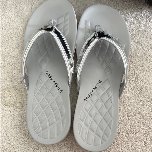 Easy Spirit Metallic Silver Sandals - Picture 1 of 3